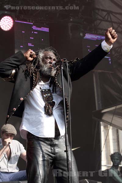 WINSTON MCANUFF - FIXI - 2013-07-21 - PARIS - Parvis de l'Hotel de Ville - 